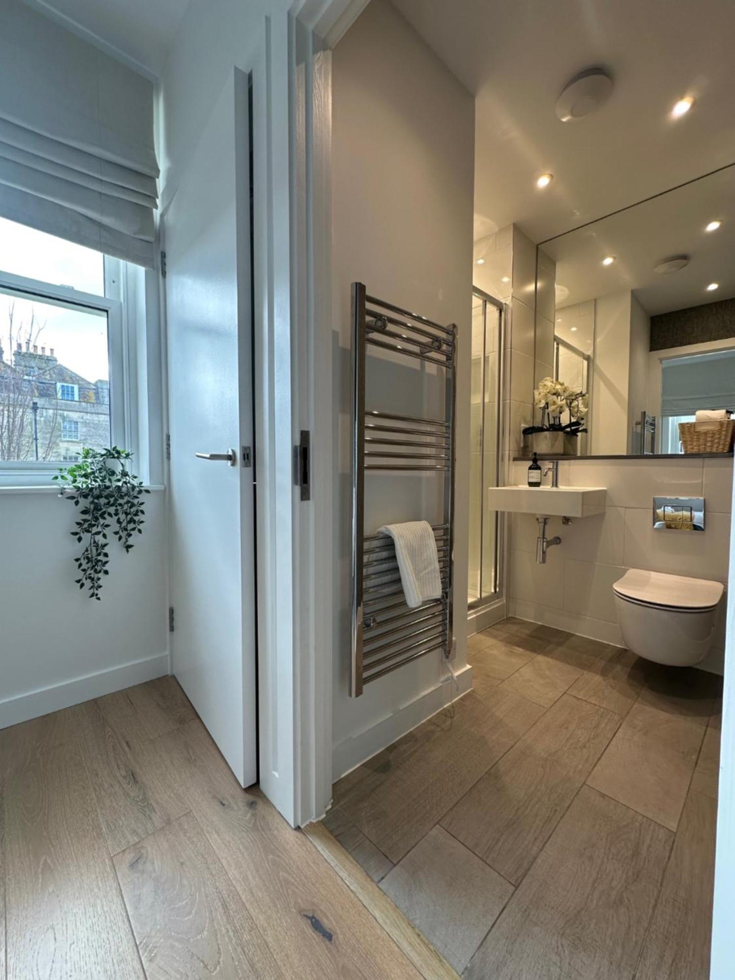 Contemporary Pied A Terre In The Heart Of Bath Lejlighed Eksteriør billede