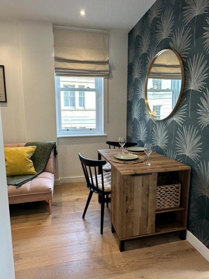 Contemporary Pied A Terre In The Heart Of Bath Lejlighed Eksteriør billede